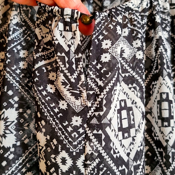 Aztec Blouse - Picture 4 of 4